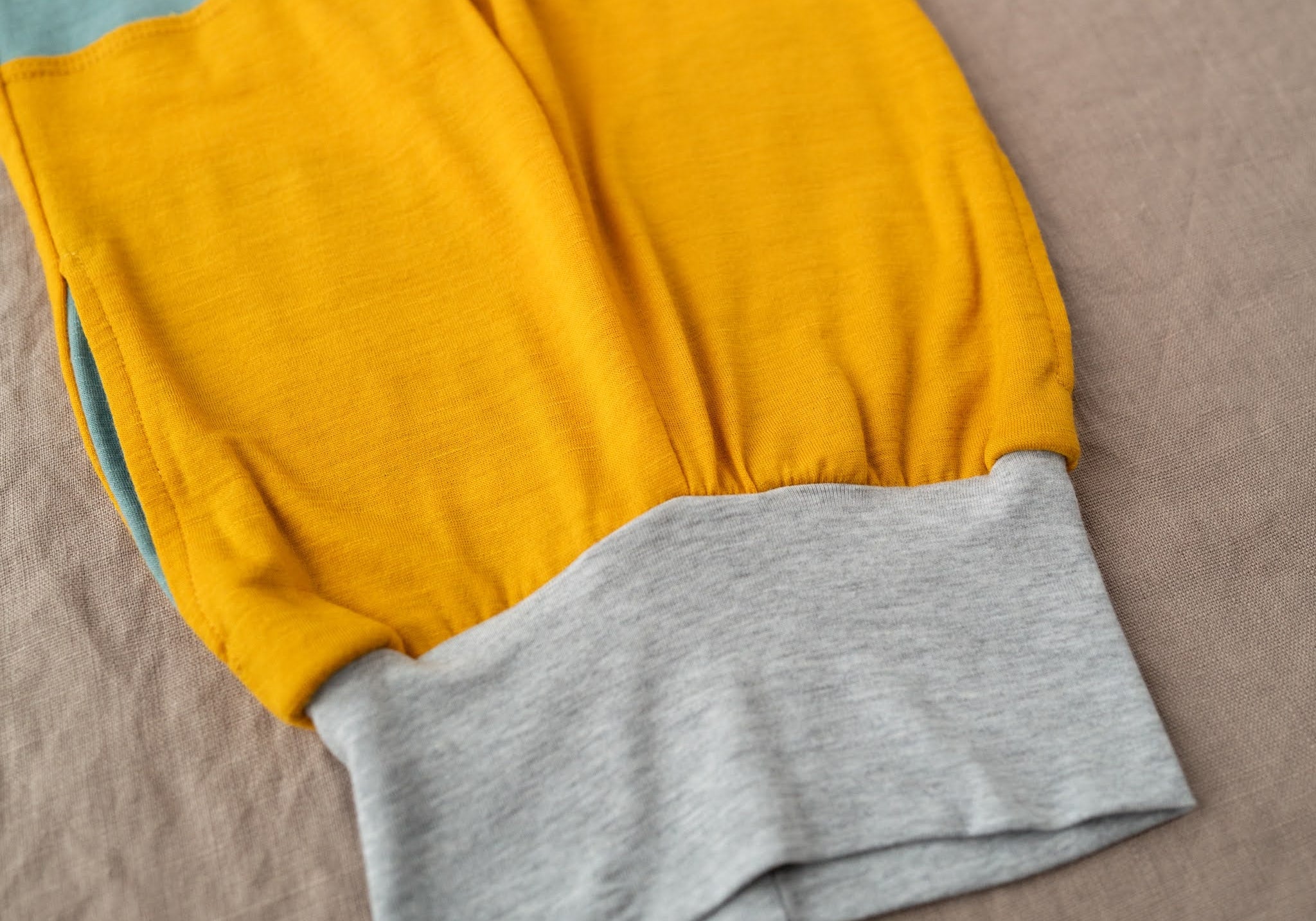 Baby Rockhound Merino Joggers in Birch, waist detail